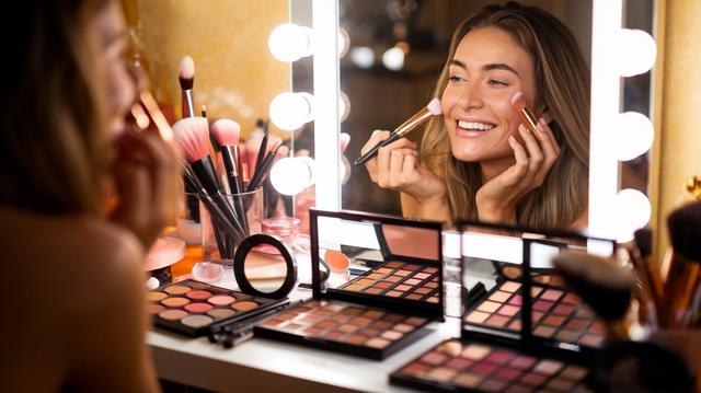 The Ultimate Guide on How to Make Makeup Last All Day