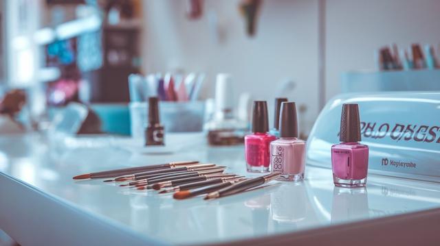 How to Choose Nail Art Brushes: Tips for Perfect Designs